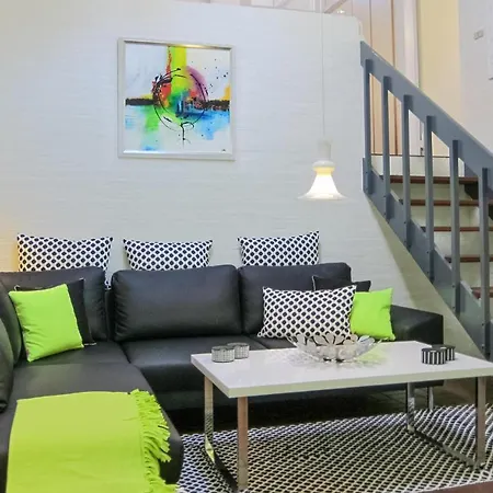 شقة Cozy In With Kitchen *