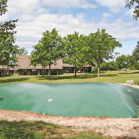 شقة Cozy In With Kitchen *